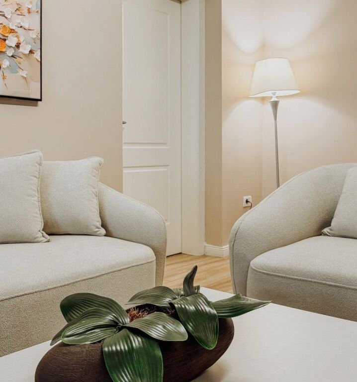 🏡 Luxury 2+1 apartment + wardrobe for rent in the Center (Myslym Shyri)