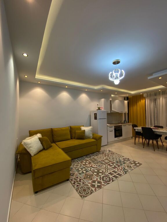 Shitet Garsionere Tek Shkembi i kavajes