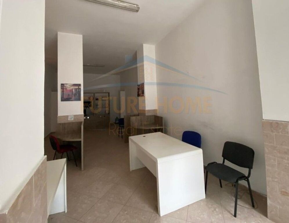 Rent, Business Premises, Former Exhibition, Tirana