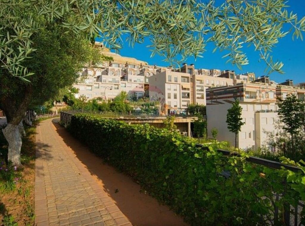 SHITET, TRIPLEX, KODRA E DIELLIT, TIRANE ID: 530581010-78