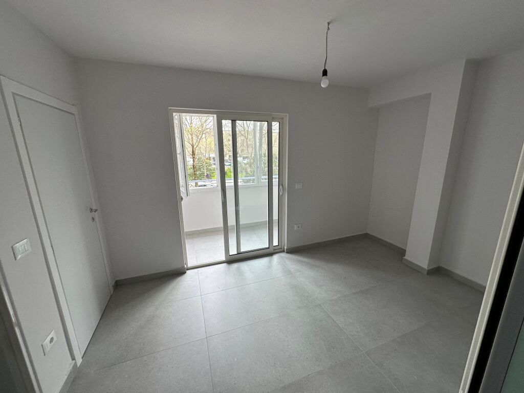 Apartament 4+1 per zyra me qera ne Brryl