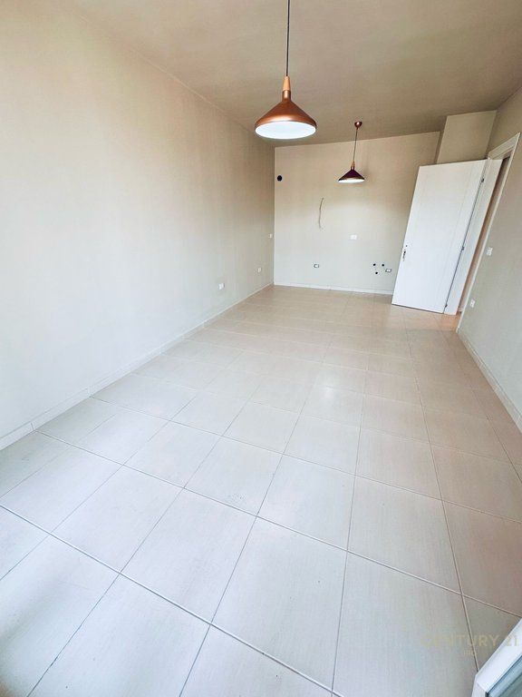 Appartamento 2 + 1 in vendita a Shkëmbi i Kavajës