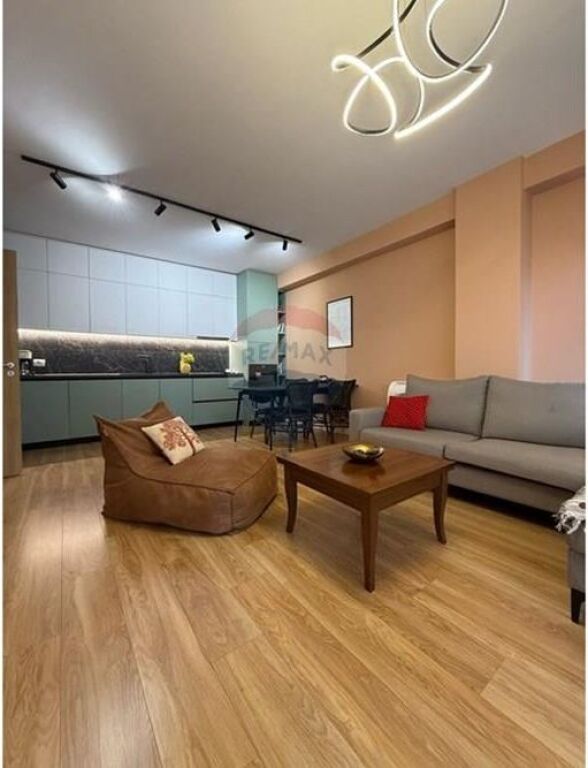 Shitet Apartament 2+1+2 te Rruga e Barrikadave