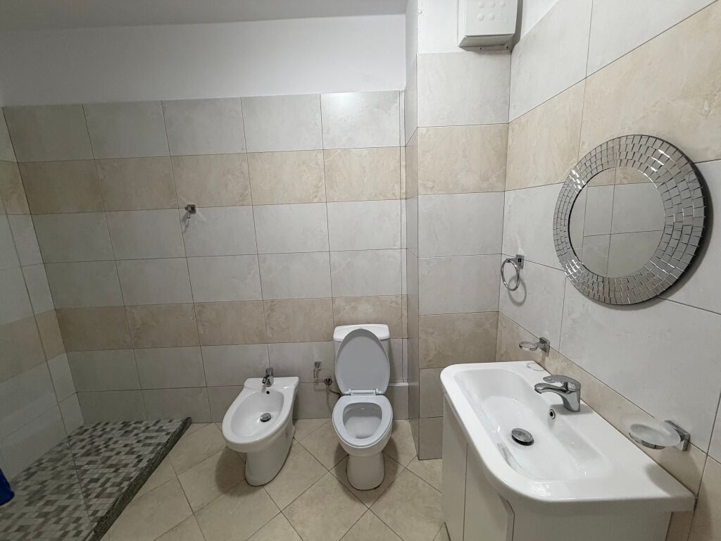 Apartament 2+1+Parkim me qera tek Kopshti Botanik
