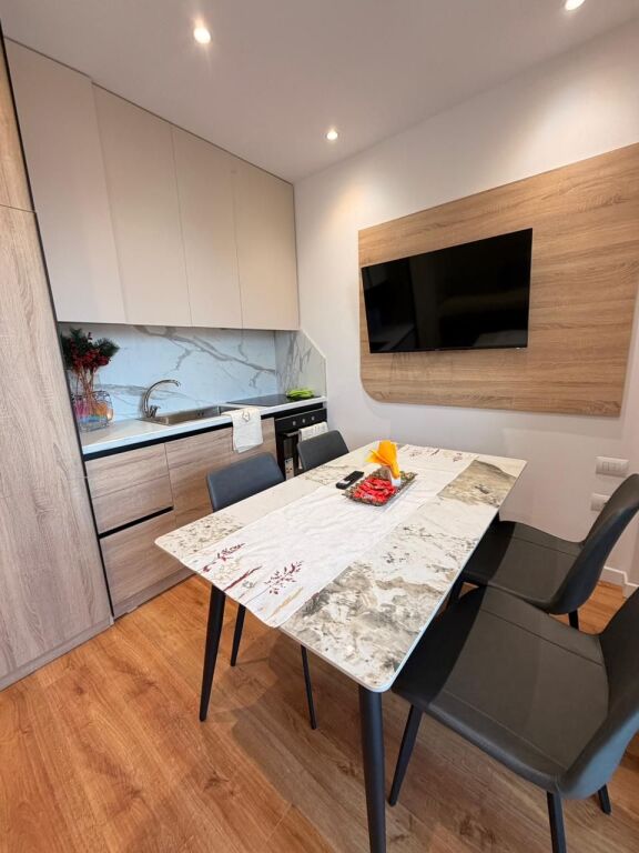 APARTAMENT 1+1 + 2 TUALETE + BALLKON -PËR QIRA 🏡