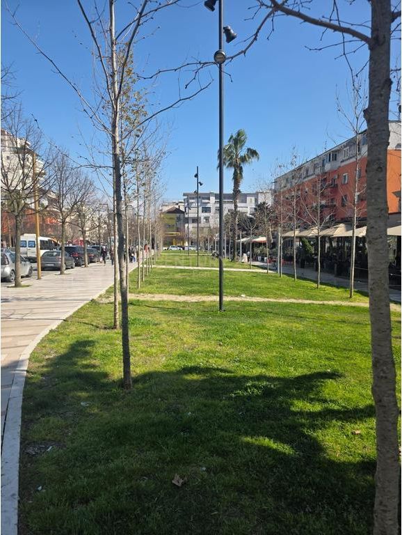 AMBIENT PER SHITJE NE QENDER TE DURRESIT !