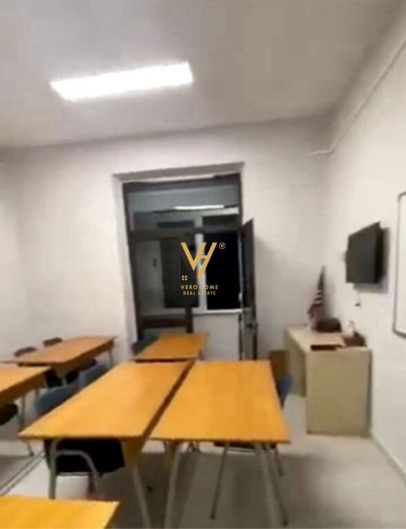 UFFICIO DI 100 M2 IN AFFITTO IN VIA SAMI FRASHERI, BLOK 850 EURO