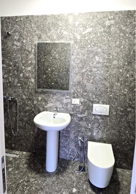 Apartament 2+1+2 Tualete, me Qira në Don Bosco, Tiranë