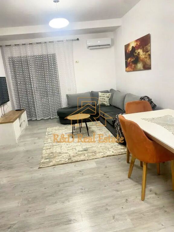 🏡 Jepet me qera apartament 2+1 – Pazari i Ri, Tiranë