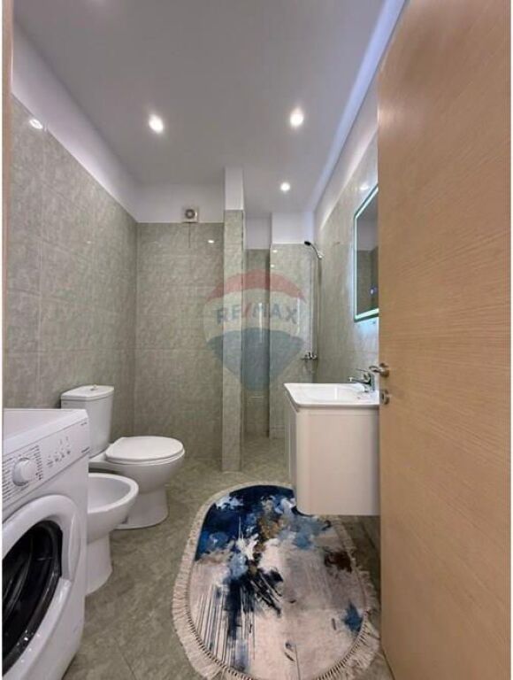 Vendesi appartamento 1+1 Viale Migjeni, Astir