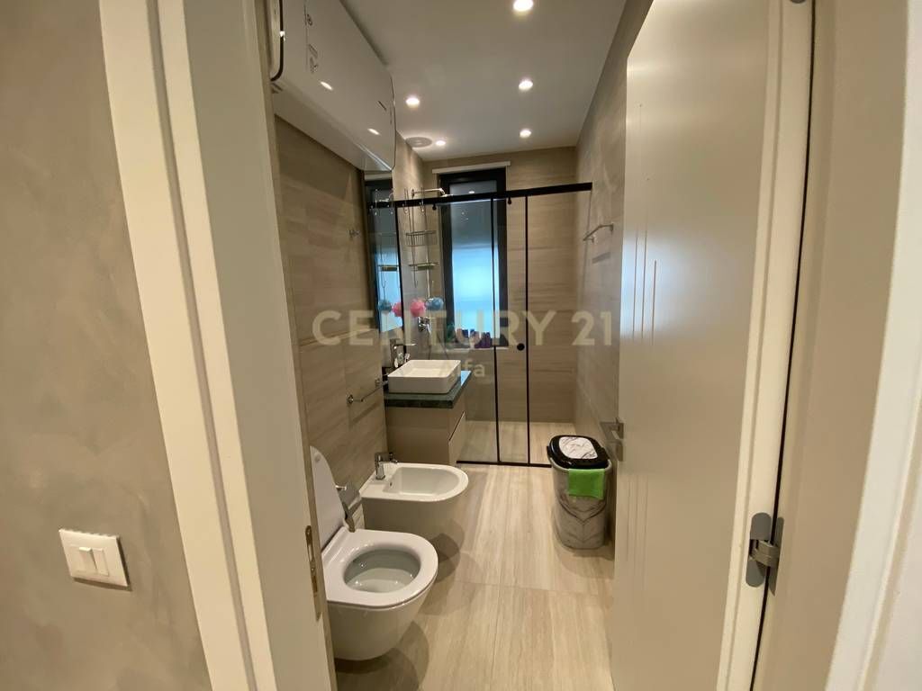 Shitet Apartament 2+1+2 në Rezidencën Erli !