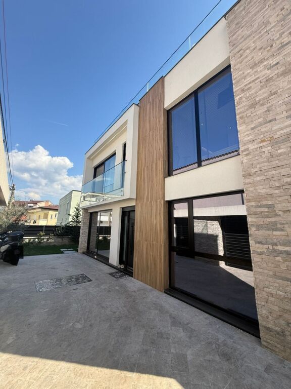 Shitet Vilë Moderne – Sauk, mbrapa Spitalit të Kafshëve