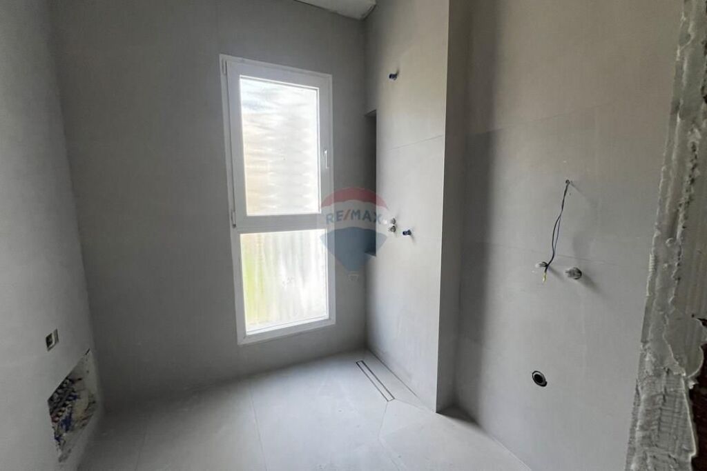 🏡 Garsoniere për Shitje – Lungomare, Vlorë