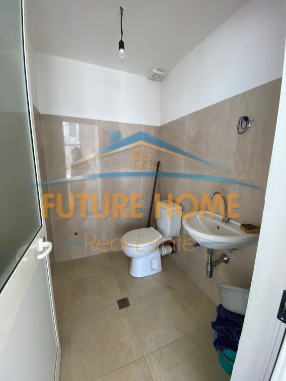 Shitet, Ambient, Komuna e Parisit