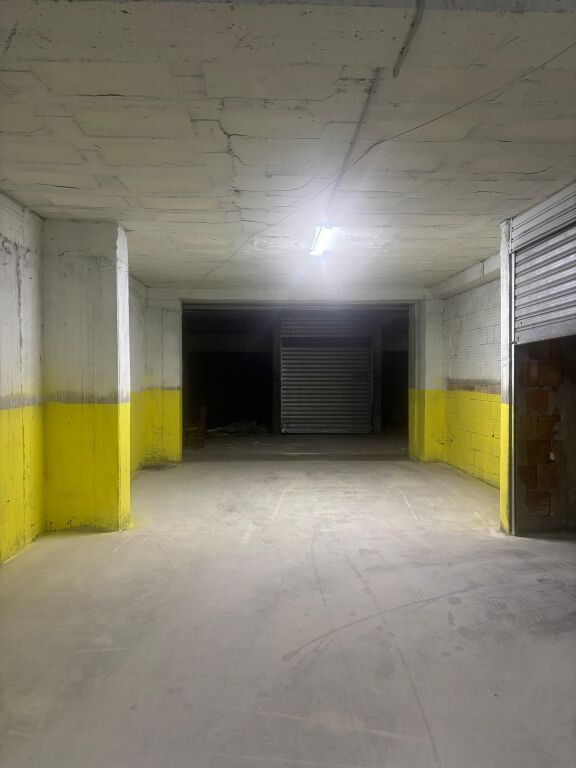 Shitet Garazhd Tek Ish Urt Ne Durres