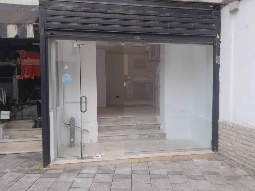 Locale commerciale in affitto Direzione Igiene !