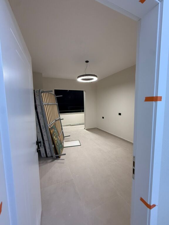 Perballe qendres Kristal pallati Big Marketit, e rikonstruktuar, 2+1+ lavanderi + ballkon