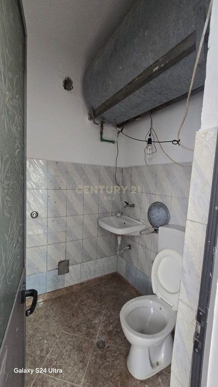 SHITEN 2 DYQANE BUZE RRUGE KRYESORE, DURRES!!