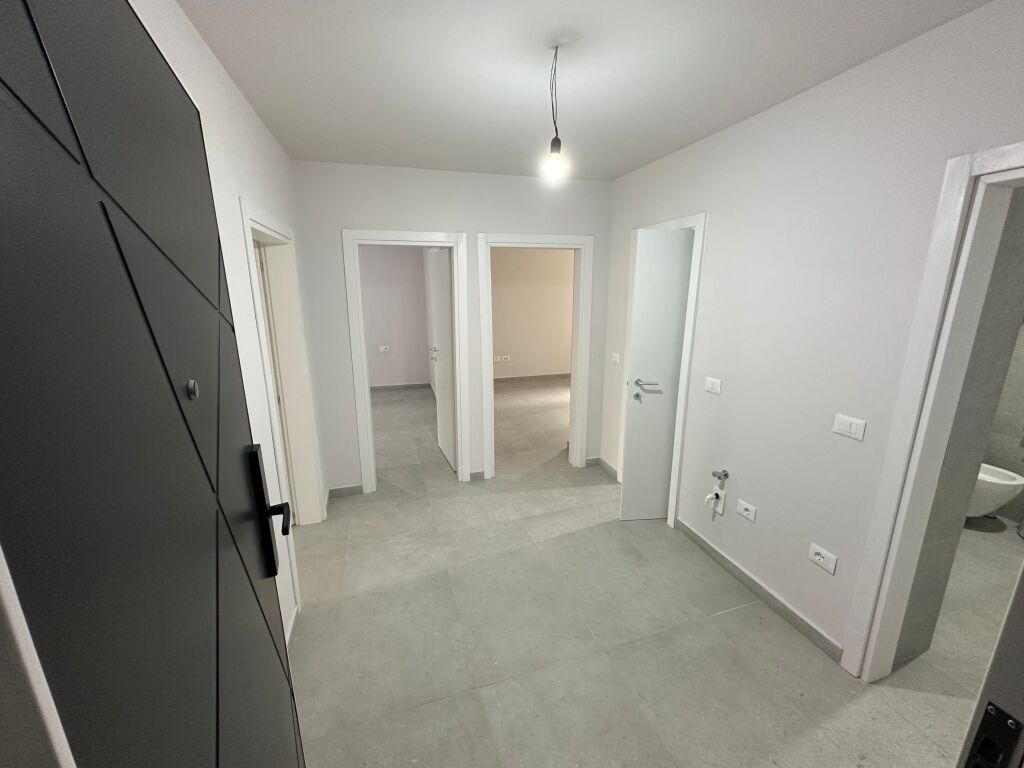 Apartament 4+1 per zyra me qera ne Brryl