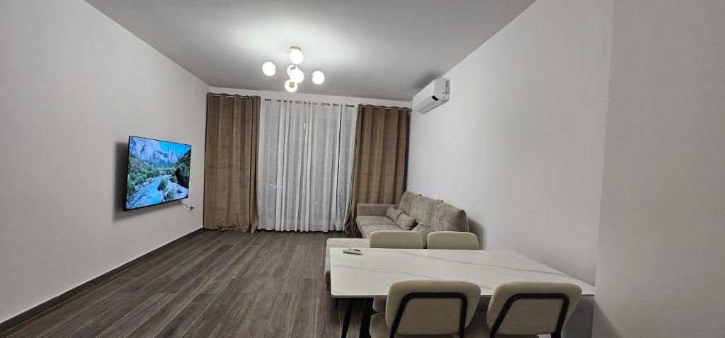 Shitet Apartamen 2+1 300 000 Euro Komuna Parisit