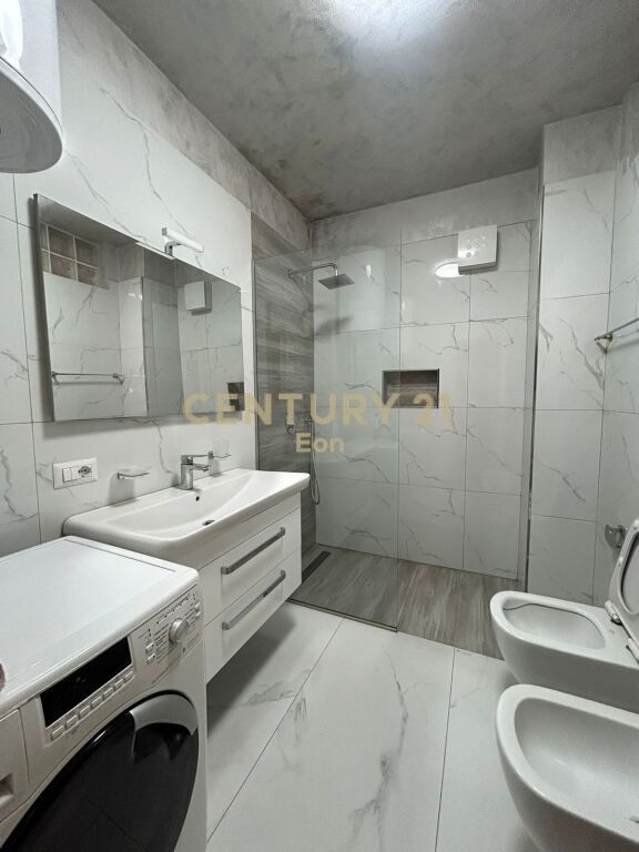 APARTAMENT 2+1 PER QIRA ,TEK DREJTORIA E POLICISE DURRES!