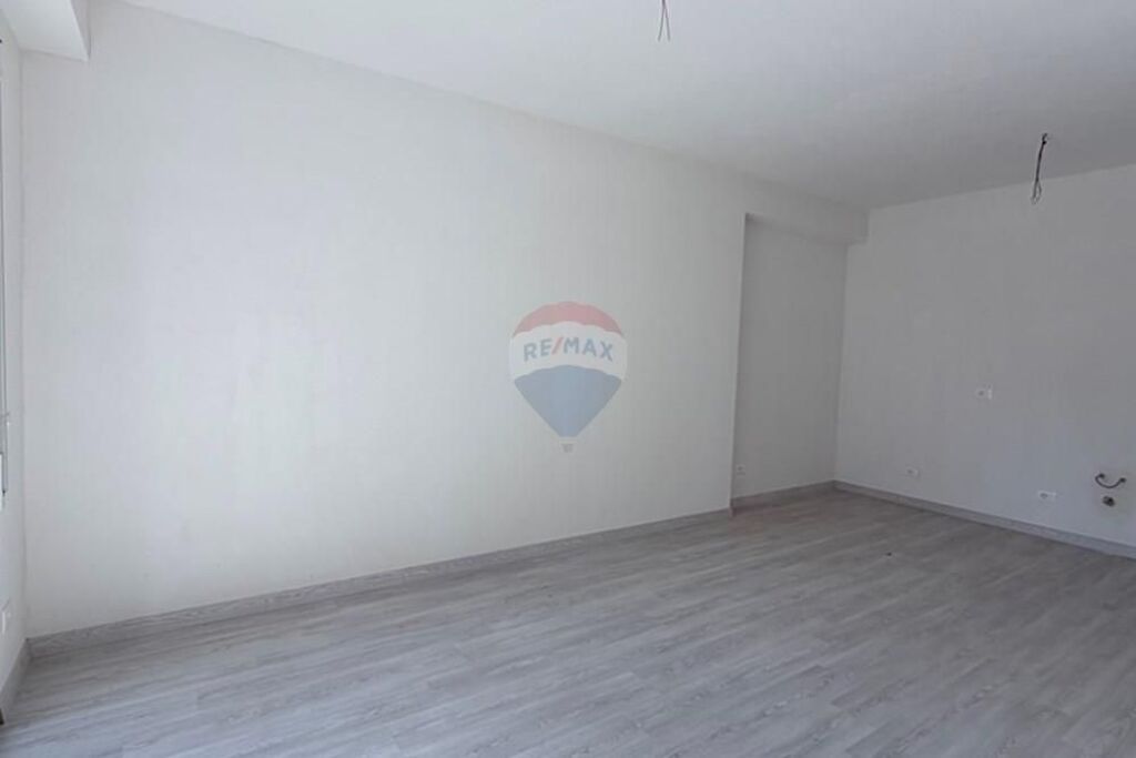 Apartament - Për Qira - Bulevardi i Ri, Tiranë