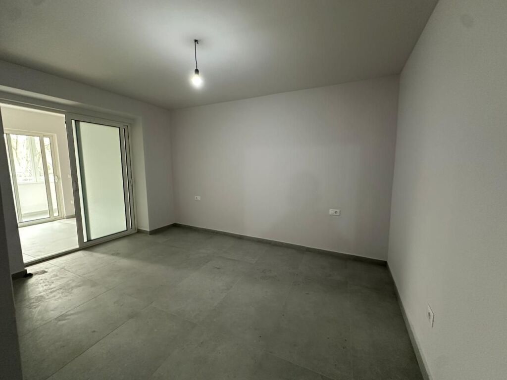 Affittasi per Ufficio, Appartamento 4+1, Di fronte al nuovo Maternità