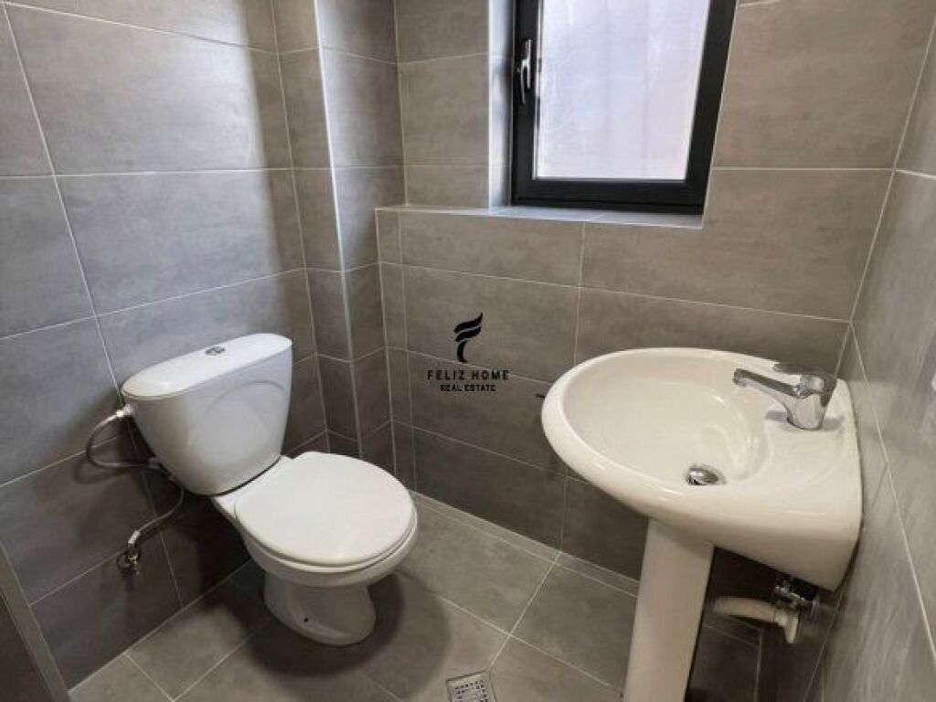 SHOP FOR RENT 67 M2 DINAMO STADIUM 2,500 EURO FH-64601