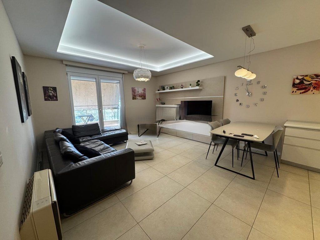 Shitet 1+1 te Liqeni i thatë!