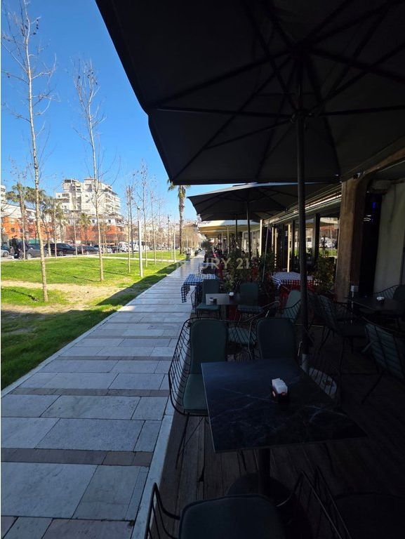 AMBIENT PER SHITJE NE QENDER TE DURRESIT !