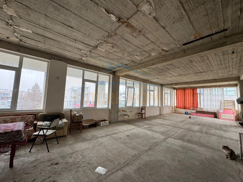 Affitto, Edificio Commerciale, Lundër