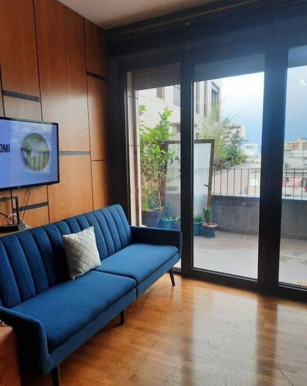 🏡 Appartamento 1+1 in Affitto – VIA DELLE BARRICATE – CENTRO, TIRANA! 1.000 € /Mese