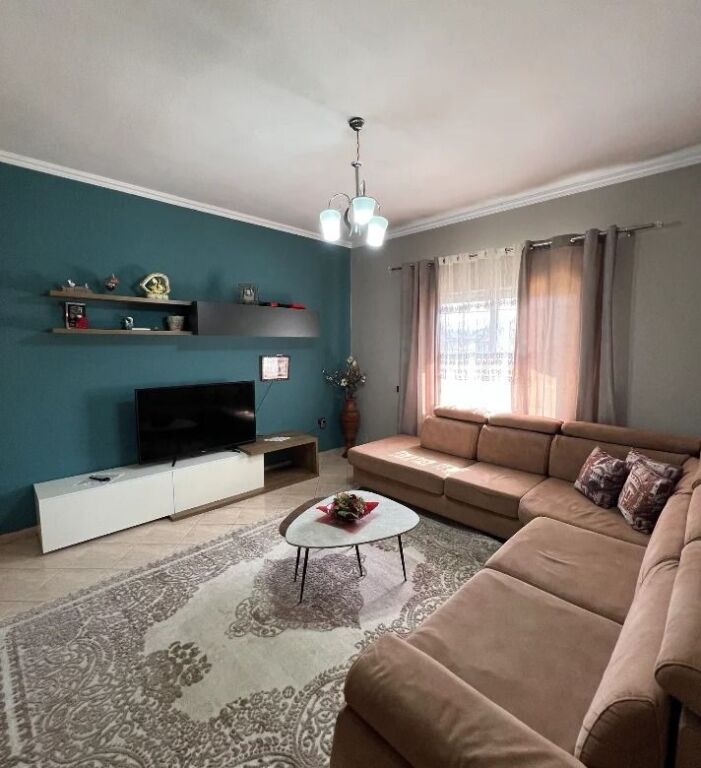 Rent | Private house 2 + 1 | Yzberisht | 400 €/month