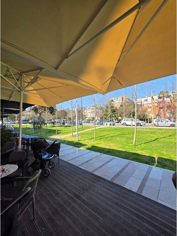 AMBIENT PER SHITJE NE QENDER TE DURRESIT !