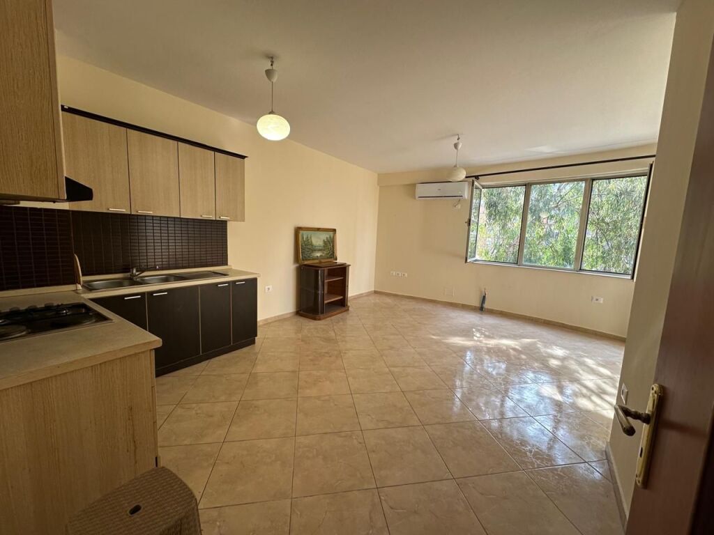 🏢Selvia, vicino all'Hotel Black Diamond, appartamento 2+1+2 in affitto, parzialmente arredato 70.000 Leke