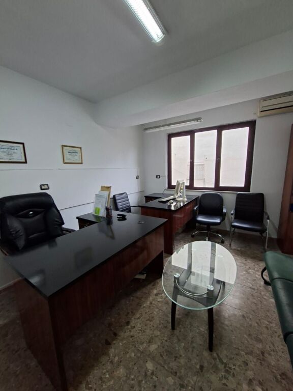 ZYRE ME QIRA ISH EKSPOZITA 250 EURO