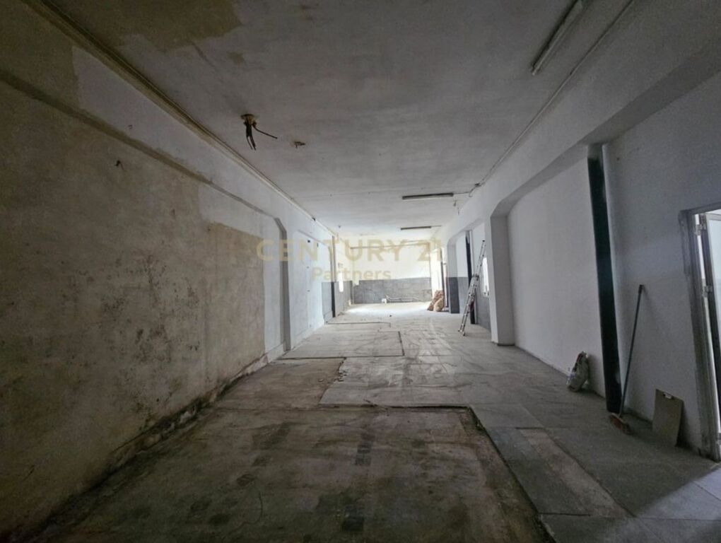 Locale Commerciale in Affitto