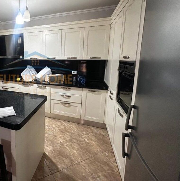 Appartamento 2+1+2 in vendita,Lago Secco,Tirana