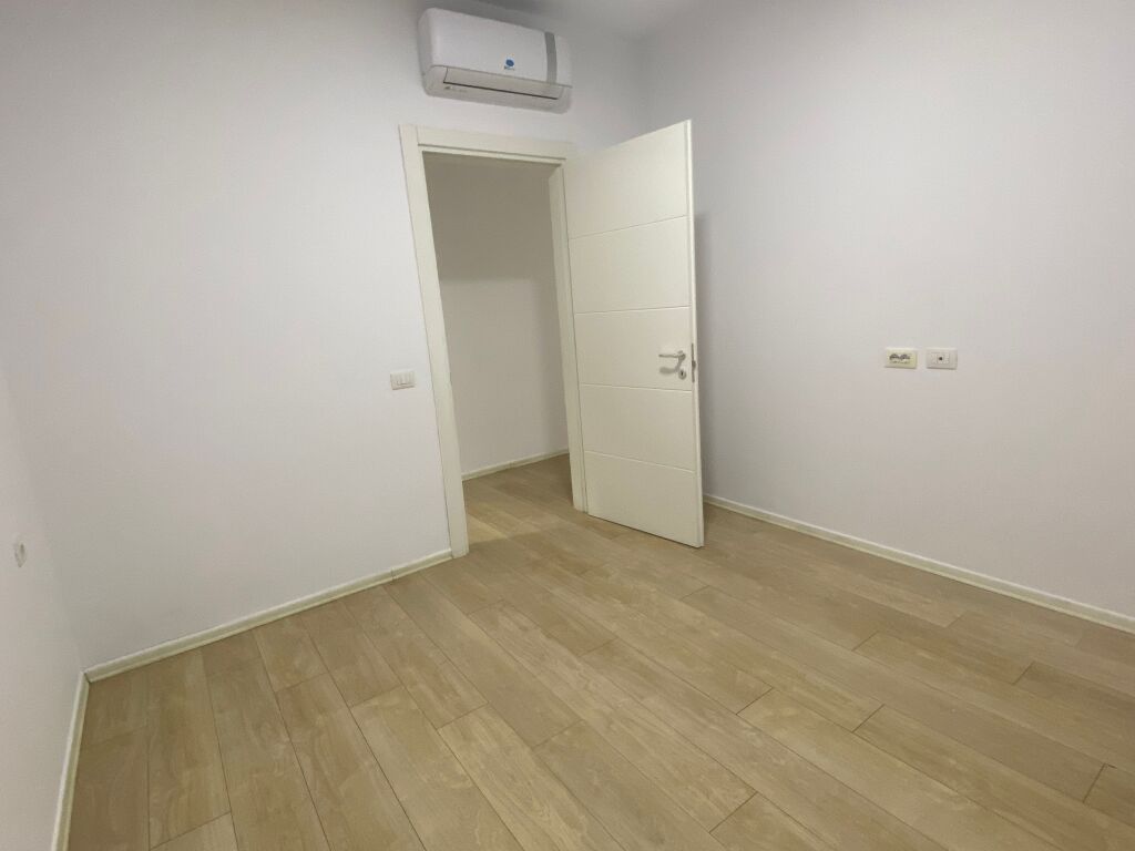 Jepet me qira apartament 2+1+2 tek Rruga e Kosovarëve