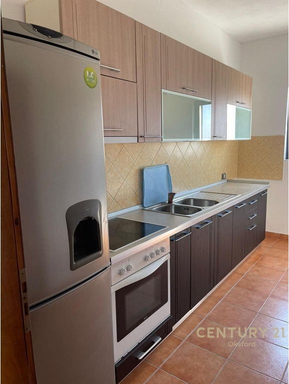 APARTAMENT PËR QIRA 2+1 ME POST PARKIMI PRANE ISH DOGANES 450 € /Muaj Sip. Totale  130m2