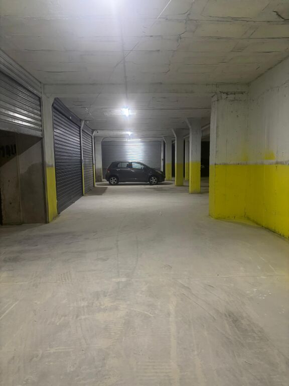 Shitet Garazhd Tek Ish Urt Ne Durres