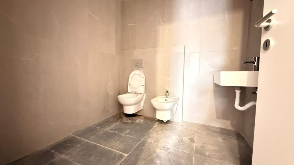 Apartament 2+1+post parkimi per shitje tek 5 Maji !