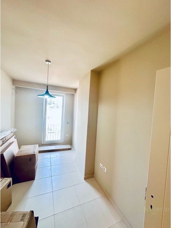 Appartamento 2 + 1 in vendita a Shkëmbi i Kavajës