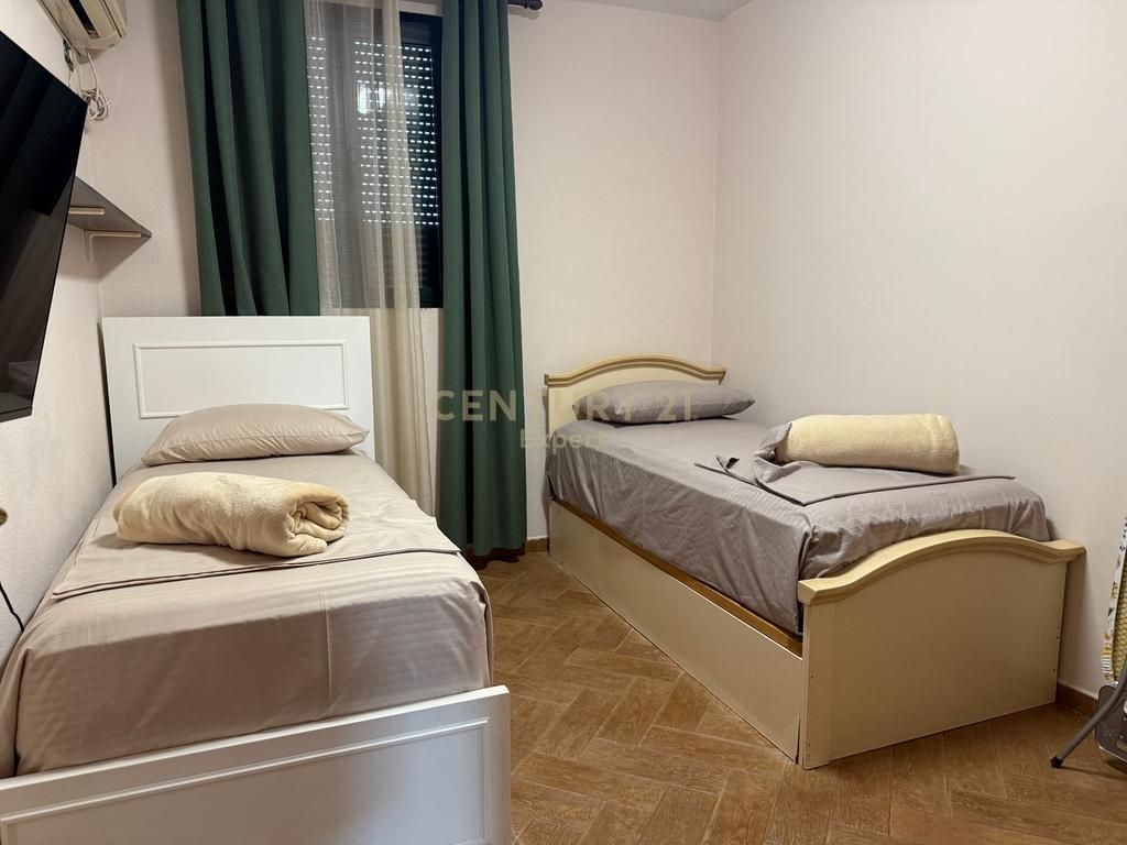 DUPLEX 2+1+2 ME VERANDE PER SHITJE NE RRUGEN E DURRESIT