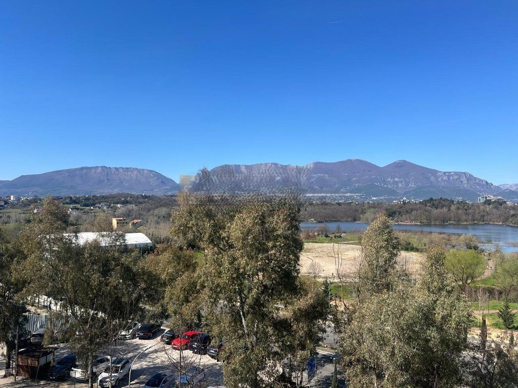 Shitet 1+1 te Liqeni i thatë!