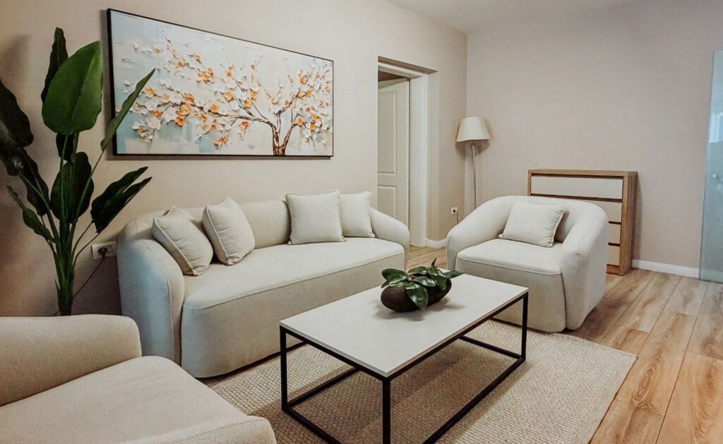 🏡 Apartament Ekskluziv 2+1 me Garderobë me Qira në Qendër (Myslym Shyri)