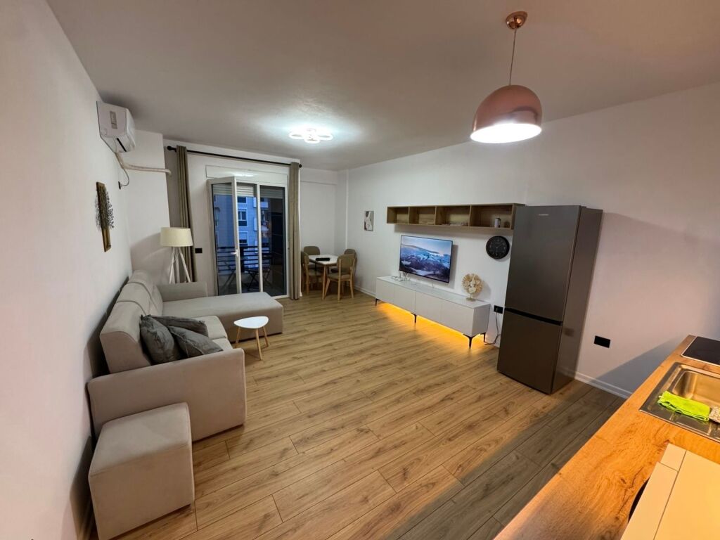 2+1+2 for Rent, Former Park