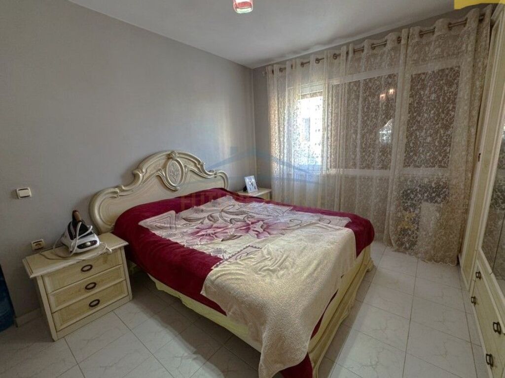 Shitet, Apartament 2+1+2, Laprake, Tirane