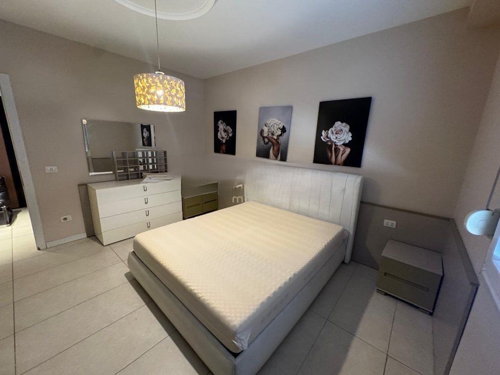 Shitet 1+1 te Liqeni i thatë!