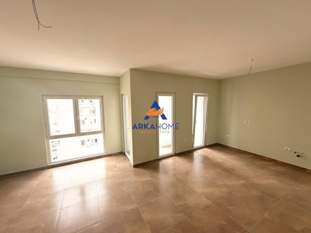 JEPET ME QERA APARTAMENT 2+1+2+BALLKON "TE ZOGU I ZI" 900 EURO